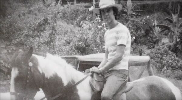 Santiago «Chagui» Mari Pesquera, de joven, montado a caballo
